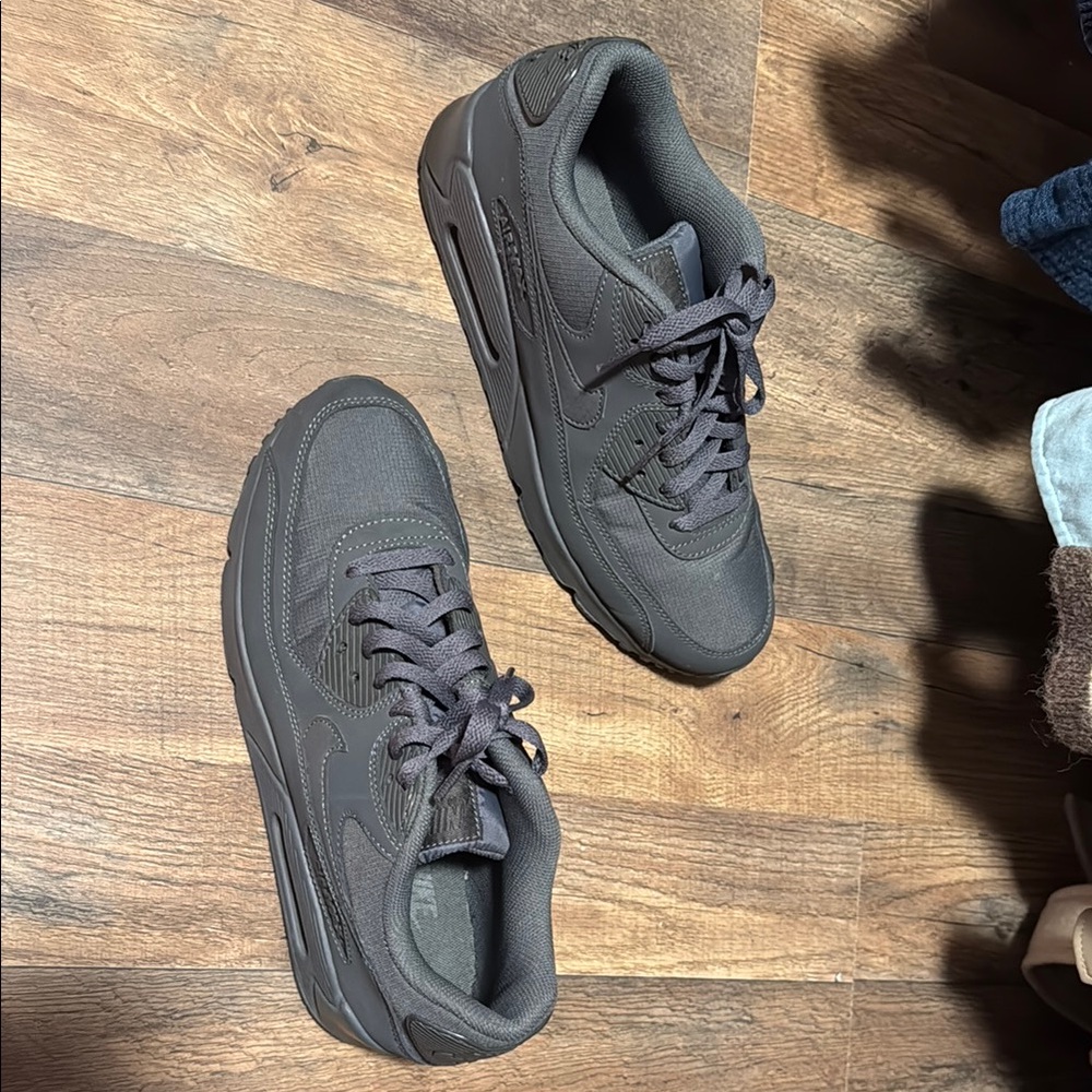 Nike Men's Grey Airmax